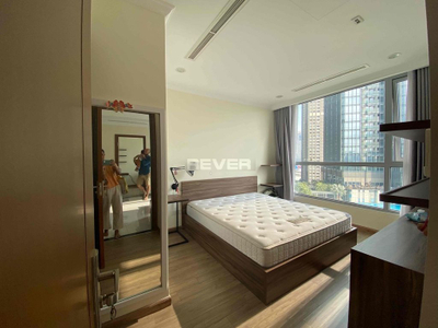 Căn hộ Vinhomes Central Park, Quận Bình Thạnh Căn hộ Vinhomes Central Park tầng 10 view thoáng mát, bàn giao đầy đủ nội thất.