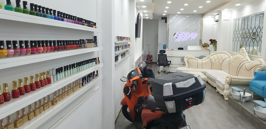 Mặt bằng kinh doanh Quận 4 Mặt bằng kinh doanh diện tích 70m2, bàn giao nội thất làm Nail, tóc cao cấp.