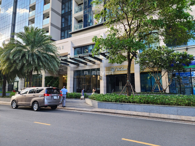 z4528982719759_af235115ce4f68058fa58f5463a49384.jpg Shop-house Vinhomes Golden River, diện tích 179m²