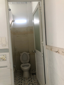 Nhà phố Quận Tân Phú Nhà phố đường Âu Cơ sầm uất, thiết kế 1 trệt, 1 lửng và 1 lầu chắc chắn.