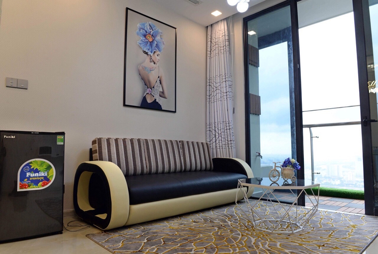  Officetel Vinhomes Golden River tầng cao mát mẻ, đầy đủ nội thất.