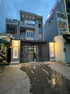 Nhà phố Quận 8 Nhà mặt tiền đường Phạm Thế Hiển, diện tích 151m2 có sổ hồng riêng.
