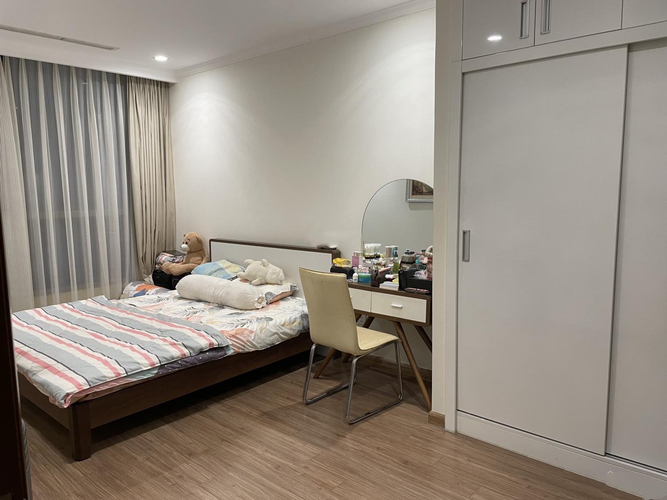 Officetel Vinhomes Central Park, Quận Bình Thạnh Officetel Vinhomes Central Park ban công hướng Đông Bắc mát mẻ.