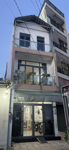 Nhà phố Quận Tân Phú Nhà thiết kế 1 trệt, 1 lầu và sân thượng, diện tích 62.9m2 rộng thoáng.