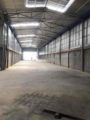 Nhà xưởng kho bãi Huyện Bình Chánh Nhà xưởng kho bãi diện tích 1000m2 rộng thoáng, gần chợ Bình Chánh.