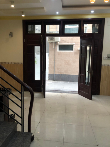 Nhà phố Quận Tân Bình Nhà có 2 mặt tiền, mặt tiền đường Bạch Đằng và mặt tiền sau là hẻm rất sầm uất.