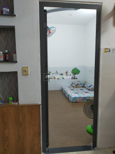  Nhà phố thiết kế 1 trệt, 1 lầu kiên cố, cửa hướng Tây đón nắng ấm.