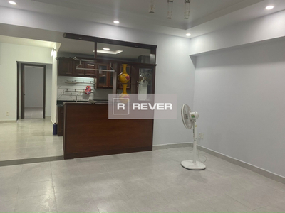 Căn hộ tầng 10 Bàu Cát II nội thất cơ bản, view thoáng gió