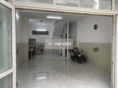  Mặt bằng kinh doanh diện tích 65m2, cửa chính hướng Tây Nam.