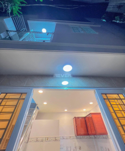 Nhà phố Quận 7 Nhà có cửa hướng Tây đón nắng sớm, diện tích 3.35m x 3.07m.