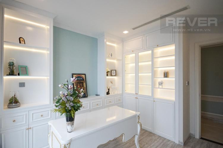  Căn hộ Vinhomes Golden River đầy đủ nội thất diện tích 159.5m².