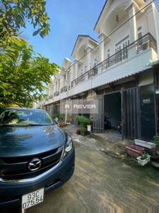 Nhà phố Quận 12 Nhà phố thiết kế 1 trệt, 1 lầu diện tích đất 64m2, cửa hướng Nam mát mẻ.