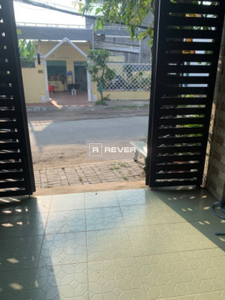 Nhà phố Huyện Hóc Môn Nhà phố diện tích đất 110m2 cửa hướng Đông đón gió mát mẻ.