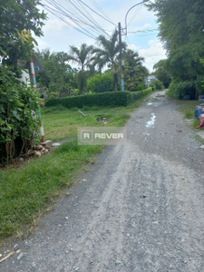  Nhà cấp 4 diện tích đất 245.2m2 rộng thoáng, có sân rộng để được xe hơi.