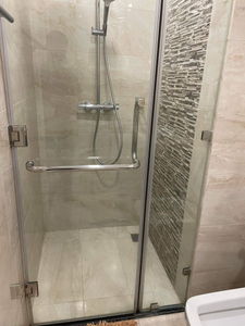 Căn hộ Vinhomes Golden River, Quận 1 Căn hộ Vinhomes Golden River tầng 13 có 1 phòng ngủ, nội thất cơ bản.