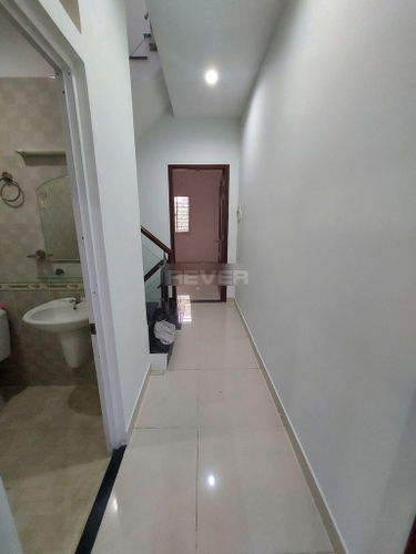Nhà phố Quận Tân Bình Nhà có cửa hướng Đông bắc mát mẻ, diện tích 3m x 11.2m có sổ hồng.