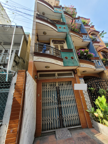 Nhà phố Quận Phú Nhuận Nhà phố thiết kế 1 trệt, 2 lầu cửa hướng chánh Nam đón gió mát mẻ.