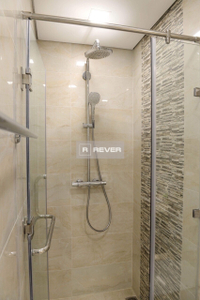  Officetel Vinhomes Golden River tầng cao mát mẻ, đầy đủ nội thất.