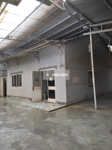  Nhà xưởng kho bãi diện tích 600m2, khu vực dân cư an ninh và yên tĩnh.