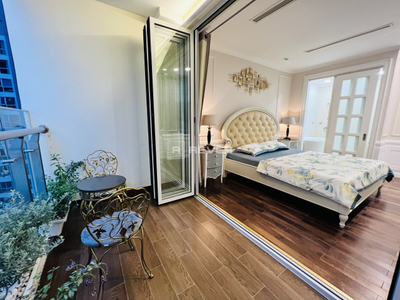  Căn hộ Vinhomes Central Park hướng ban công nam đầy đủ nội thất Châu Âu
