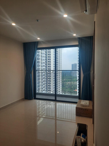 Căn hộ Vinhomes Grand Park, Quận 9 Căn hộ Vinhomes Grand Park tầng 16 thiết kế hiện đại, đã làm sẵn bếp và rèm.