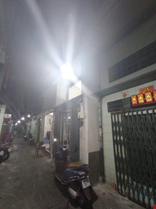 Nhà phố Quận 10 Nhà hẻm đường Nguyễn Tiểu La cửa hướng Đông Nam đón gió mát.