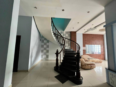 Biệt thự Quận 7 Biệt thự mặt tiền đường Số 1 thiết kế 1 hầm, 1 trệt, 1 lửng, 4 lầu và sân thượng.