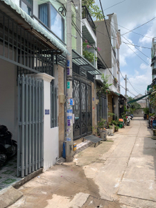 Nhà phố Quận Bình Tân Nhà ngay chợ Bình Thành thiết kế 1 trệt, 1 lầu đúc kiên cố.