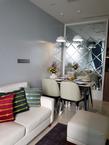 Officetel Vinhomes Golden River, Quận 1 Office-Tel Vinhomes Golden River tầng 38, bàn giao đầy đủ nội thất.