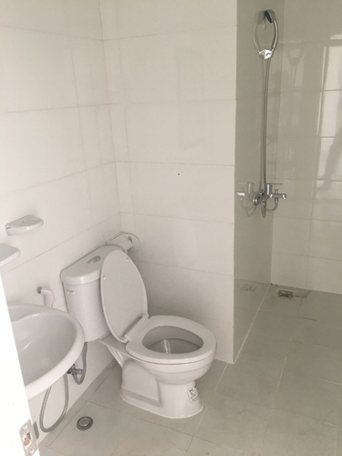 toilet căn hộ Topaz City Căn hộ Topaz City hướng ban công tây nội thất cơ bản diện tích 74m²