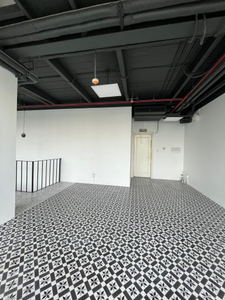 IMG_4058.HEIC Shop-house Vinhomes Golden River nội thất cơ bản diện tích 140m²