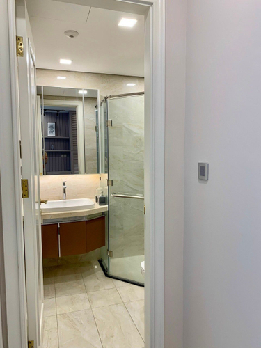 56d2c8a58e97b408f6378d7dd8619da0.jpg Căn hộ 1 phòng ngủ Vinhomes Golden River hướng cửa Tây Nam.