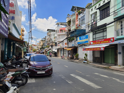 Nhà phố Quận 11 Nhà mặt tiền đường Tuệ Tĩnh, thiết kế 1 trệt và 3 lầu đúc chắc chắn.