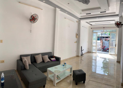 Nhà phố Quận Gò Vấp Nhà phố thiết kế 1 trệt, 1 lầu kiên cố, cửa hướng Tây đón nắng ấm.