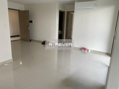 Căn hộ Vinhomes Grand Park tầng cao mát mẻ, nội thất cơ bản.