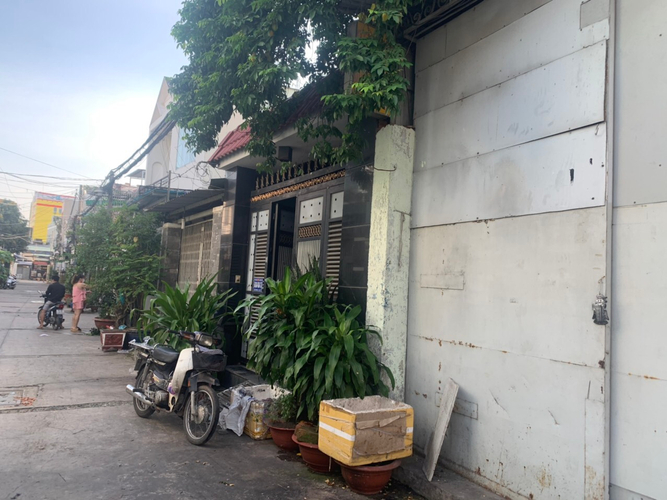 Nhà xưởng kho bãi Quận Bình Tân Mặt bằng kinh doanh diện tích 152.2m2, góc 3 mặt tiền hẻm rộng thoáng.