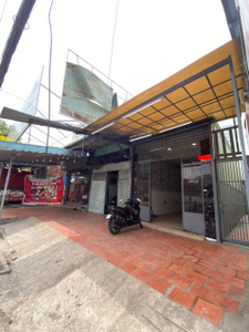 Nhà phố Huyện Bình Chánh Nhà mặt tiền đường Quốc Lộ 50, thiết kế 1 trệt và 1 lầu đúc kiên cố.