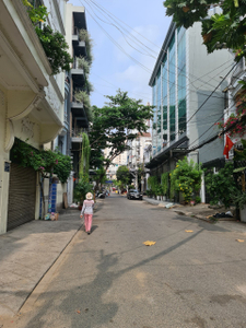 Nhà phố Quận Bình Thạnh Nhà phố thiết kế 1 trệt, 2 lầu cửa hướng Đông Bắc mát mẻ.