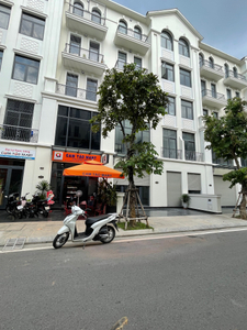 IMG_6212.HEIC Nhà phố  Vinhomes Grand Park Nguyễn Xiển, diện tích 80 m²