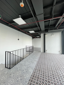 IMG_4056.HEIC Shop-house Vinhomes Golden River nội thất cơ bản diện tích 140m²