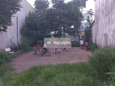  Nhà cấp 4 diện tích đất 245.2m2 rộng thoáng, có sân rộng để được xe hơi.