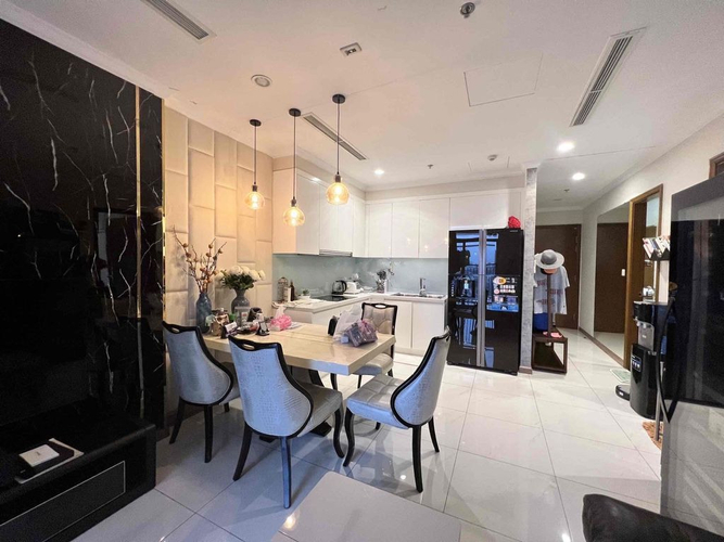 Căn hộ Vinhomes Central Park, Quận Bình Thạnh Căn hộ đầy đủ nội thất Vinhomes Central Park tầng 25, view đón gió mát.