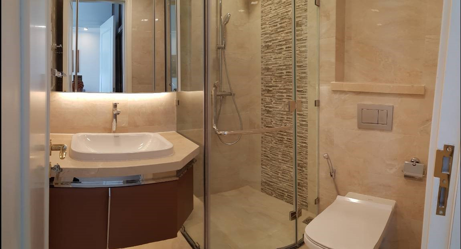 Officetel Vinhomes Golden River, Quận 1 Officetel Vinhomes Golden River tầng 11 diện tích 70m2, đầy đủ nội thất.