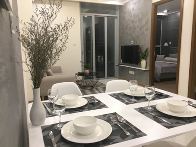 scaled_IMG_1682493015132_1682493331337.jpg Căn hộ Vinhomes Central Park hướng ban công tây nam đầy đủ nội thất diện tích 50.5m²