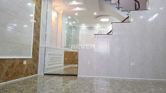 Nhà phố Quận 7 Nhà 1 trệt, 2 lầu diện tích 60m2, cách trường TH Nguyễn Văn Hưởng 200m.