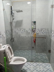 Nhà phố Quận 7 Nhà phố có cửa hướng Đông Bắc mát mẻ, khu dân cư đông đúc.