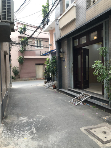 Nhà phố Quận Tân Bình Nhà có 2 mặt tiền, mặt tiền đường Bạch Đằng và mặt tiền sau là hẻm rất sầm uất.