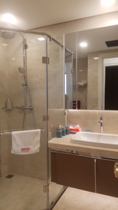 Căn hộ Vinhomes Golden River, Quận 1 Căn hộ Vinhomes Golden River tầng 22 có 1 phòng ngủ, đầy đủ nội thất.