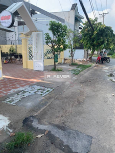 Nhà phố Huyện Hóc Môn Nhà phố diện tích đất 110m2 cửa hướng Đông đón gió mát mẻ.