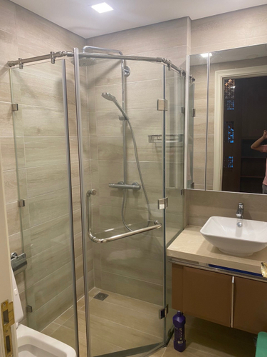  Căn hộ Vinhomes Golden River đầy đủ nội thất diện tích 100m².